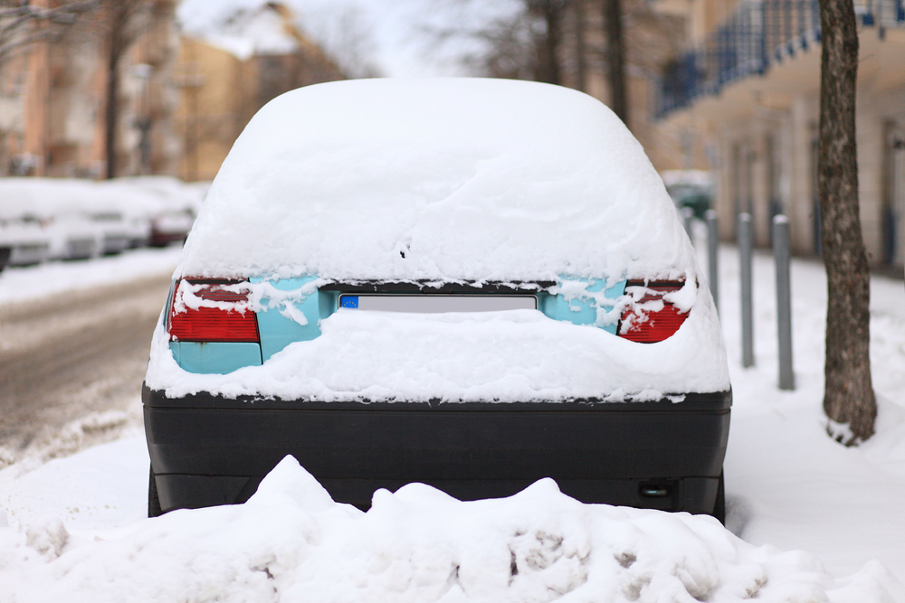 snow-covered-car snow covered car